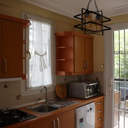 Astonishing With Private Pool And Jacuzzi In Foca, 빌라 *